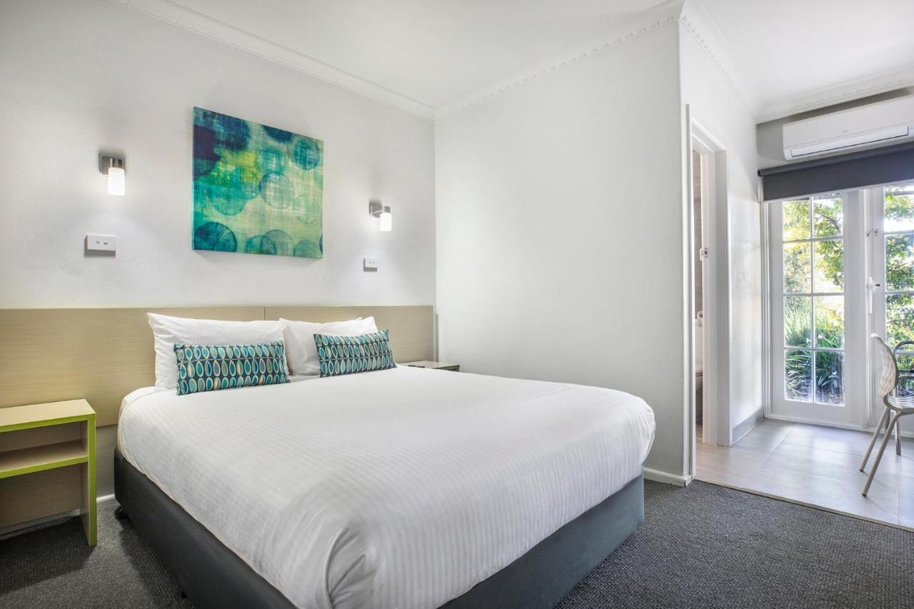 Nightcap At Skyways Hotel Melbourne Bagian luar foto