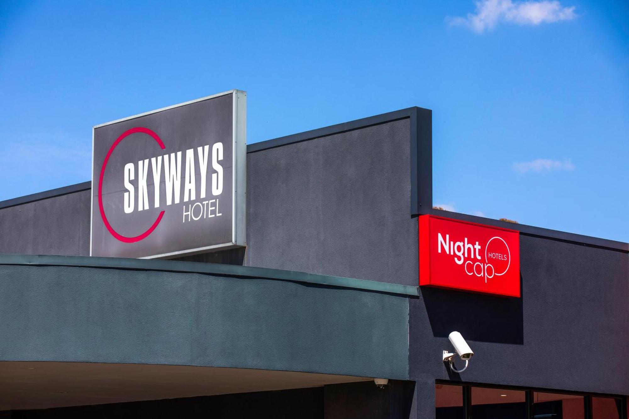 Nightcap At Skyways Hotel Melbourne Bagian luar foto