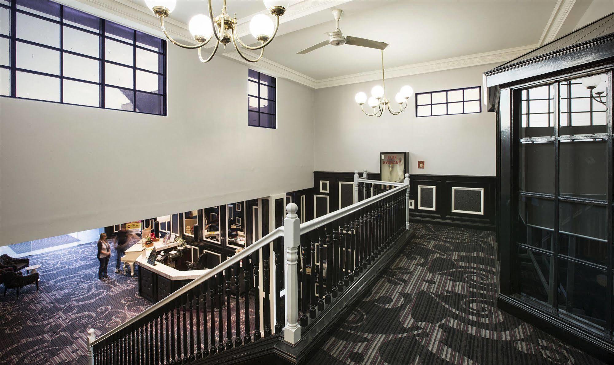 Nightcap At Skyways Hotel Melbourne Bagian luar foto